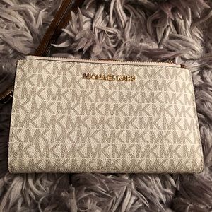 *NEW* Michael Kors Large Wallet